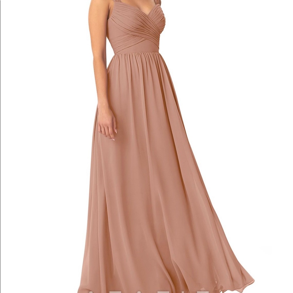 NEW Beautiful wedding or prom full length dress !!